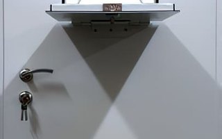 стальная дверь в кассу с зарешеченным окном, модель ДКАС-11